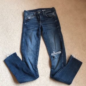 Super skinny, low waist jean